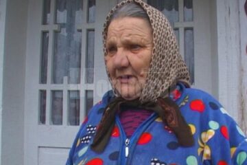Bunica minorei: Noi nu putem să ne băgăm între copiii ăștia tineri