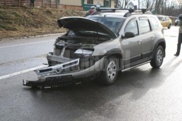 Cele două mașini implicate în accident