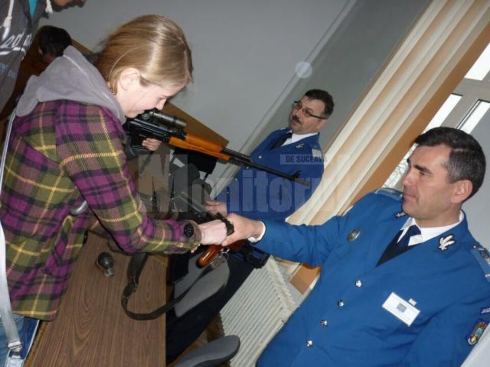 Elevii au vizitat Colegiul Militar Liceal „Ștefan cel Mare” și Școala Militară de Subofițeri de Jandarmi Fălticeni