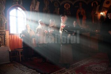 Duminica a treia din postul Mare se numește „a închinării”