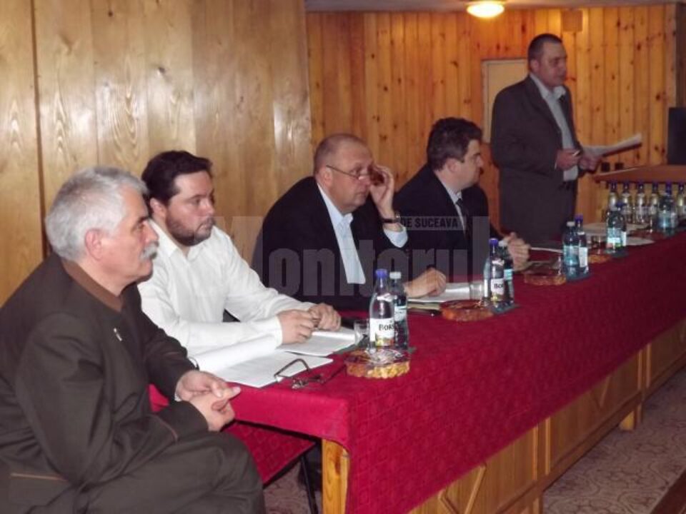 Constantin Arion (mijloc) a preluat conducerea ASFOR Suceava
