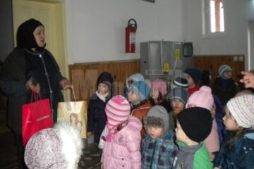 Copiii au desfășurat o acțiune de caritate la azilul de bătrâni “Sf. Ioan cel Nou Suceava”