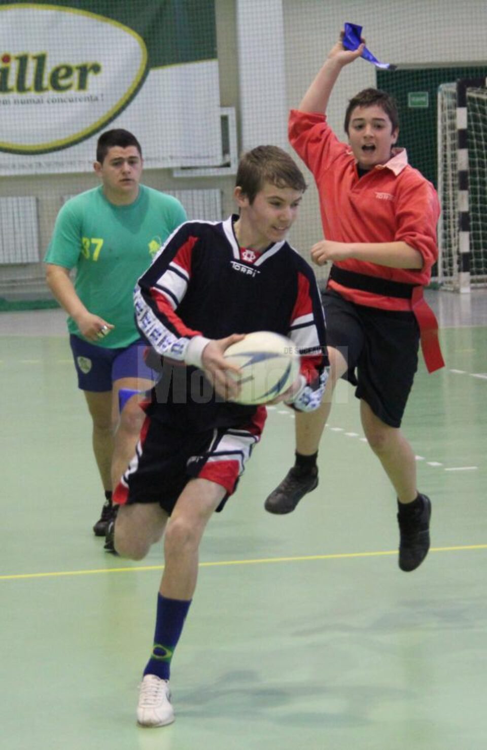 Școala din Salcea(echipament închis) este noua campioană județeană la rugby-tag pentru gimnaziu