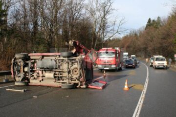 Cele două mașini implicate în accident