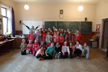elevi Vatra Moldoviței