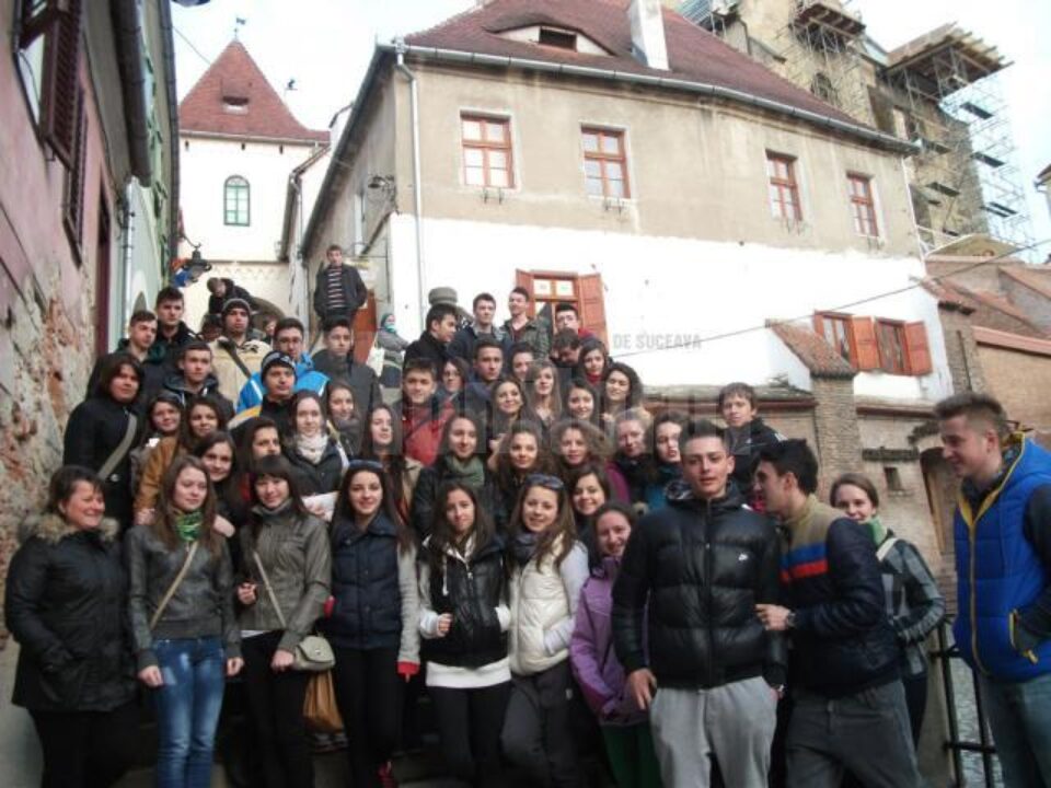 Elevii humoreni au vizitat cele mai importante obiective turistice din 14 orașe