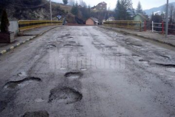 Groapă lângă groapă, pe DN 18