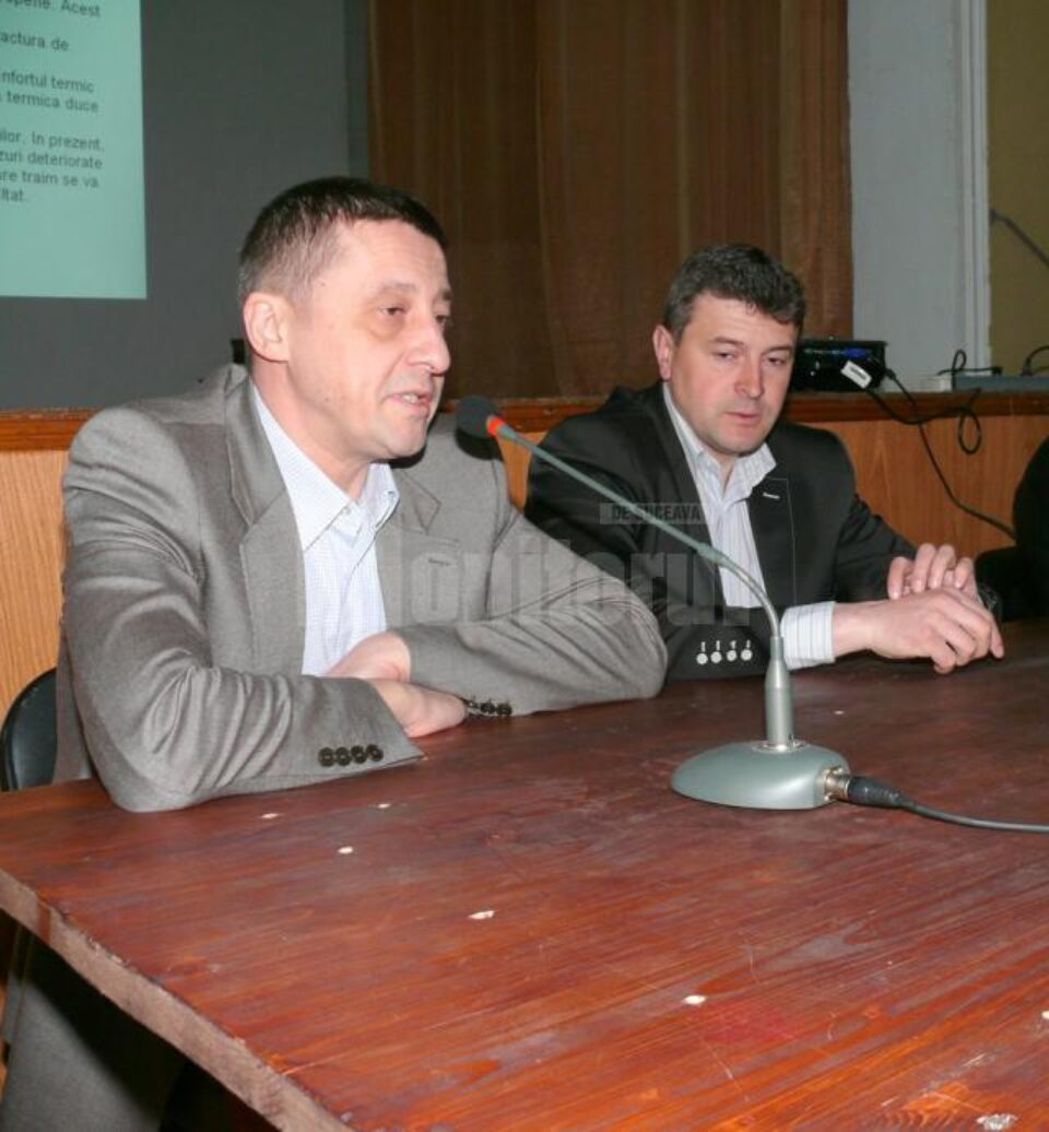 Dan Andrușca, managerul de proiect din partea Program Termosistem, și primarul Cătălin Coman Dan Andrușca, managerul de proiect din partea Program Termosistem, și primarul Cătălin Coman