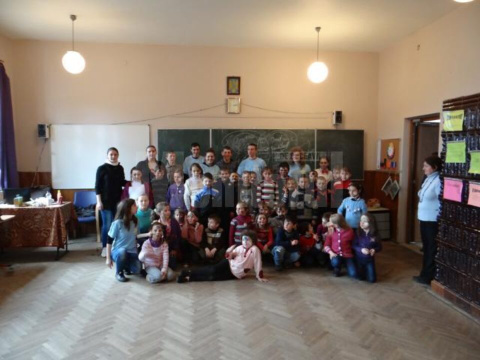 Zile de joacă, organizate pentru copiii din Vatra Moldoviței