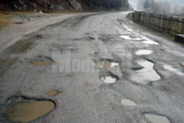 Groapă lângă groapă, pe DN 18