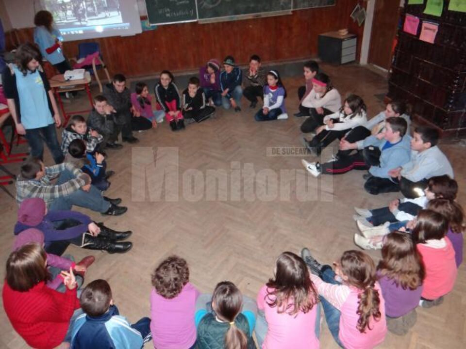 Zile de joacă, organizate pentru copiii din Vatra Moldoviței