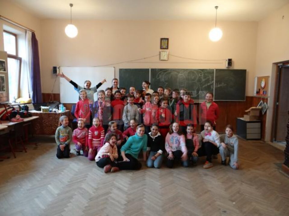 Zile de joacă, organizate pentru copiii din Vatra Moldoviței