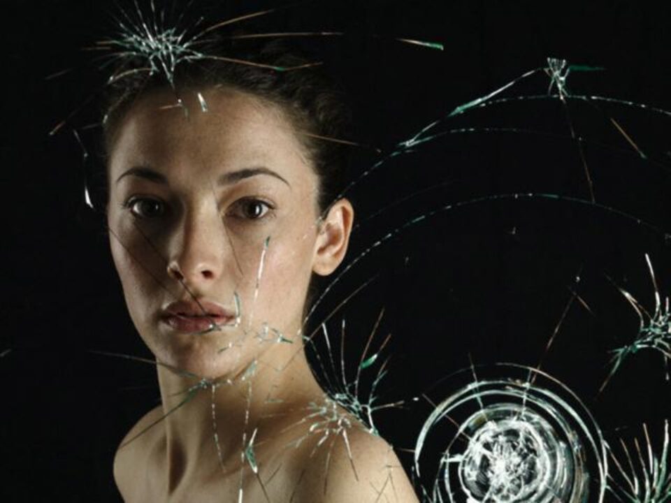 Depresia reactivă poate afecta, practic, pe oricine, indiferent de sex, vârstă, pregătire intelectuală sau nivel socio-economic Foto: ZEFA Depresia reactivă poate afecta, practic, pe oricine, indiferent de sex, vârstă, pregătire intelectuală sau nivel socio-economic Foto: ZEFA