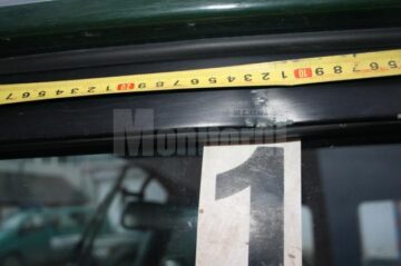 Cele două autoturisme ale instituției au fost ușor avariate