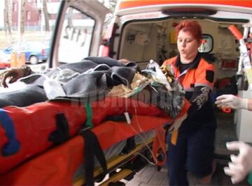 Din cauza gravelor arsuri suferite, bărbatul în vârstă de 49 de ani și fata de 13 ani au fost duși cu elicopterele la Spitalul de Arși de la București