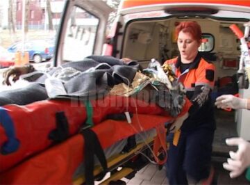 Din cauza gravelor arsuri suferite, bărbatul în vârstă de 49 de ani și fata de 13 ani au fost duși cu elicopterele la Spitalul de Arși de la București