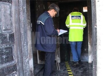Din cauza gravelor arsuri suferite, bărbatul în vârstă de 49 de ani și fata de 13 ani au fost duși cu elicopterele la Spitalul de Arși de la București