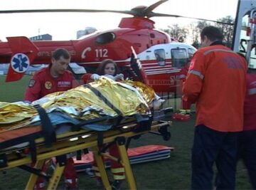 Din cauza gravelor arsuri suferite, bărbatul în vârstă de 49 de ani și fata de 13 ani au fost duși cu elicopterele la Spitalul de Arși de la București