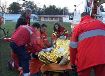 Din cauza gravelor arsuri suferite, bărbatul în vârstă de 49 de ani și fata de 13 ani au fost duși cu elicopterele la Spitalul de Arși de la București