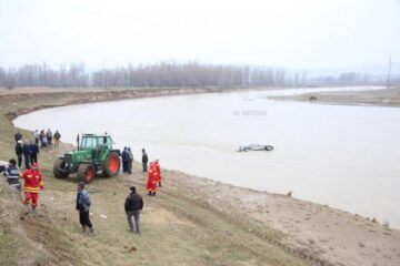 Salvatorii nu au reușit să-l scoată pe pădurar viu la mal