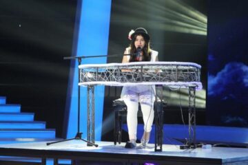 Diana Căldăraru a reușit să ridice din nou sala în picioare, cântând la pian piesa Aliciei Keys - „If I ain't got you“