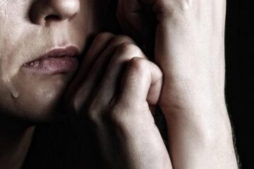 Soția a fost bătută și terorizată ani la rând