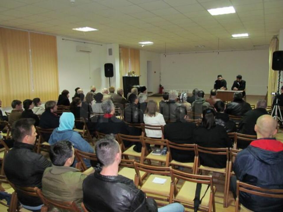 Suferințele din închisorile comuniste, povestite fălticenenilor de monahul Moise