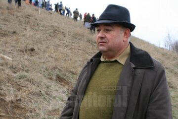 Mobilizare generală la Udești pentru a planta 5.000 de puieți de salcâm Primarul Săvel Botezatu
