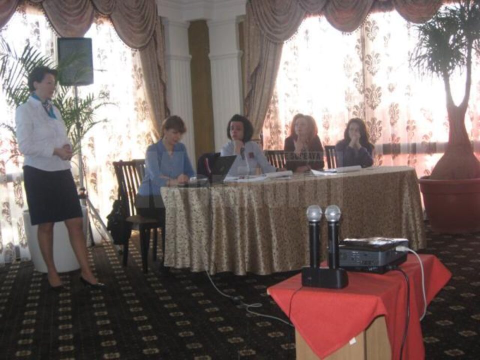 Agenția Județeană pentru Ocuparea Forței de Muncă Suceava și Agenția Națională Împotriva Traficului de Persoane au organizat, ieri, o întâlnire cu aproximativ 50 de persoane aflate în căutarea unui loc de muncă în străinătate