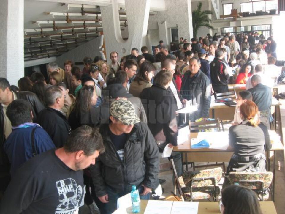 53 de șomeri angajați, alți 714 selectați pentru interviuri, la Bursa locurilor de muncă 53 de șomeri angajați, alți 714 selectați pentru interviuri, la Bursa locurilor de muncă