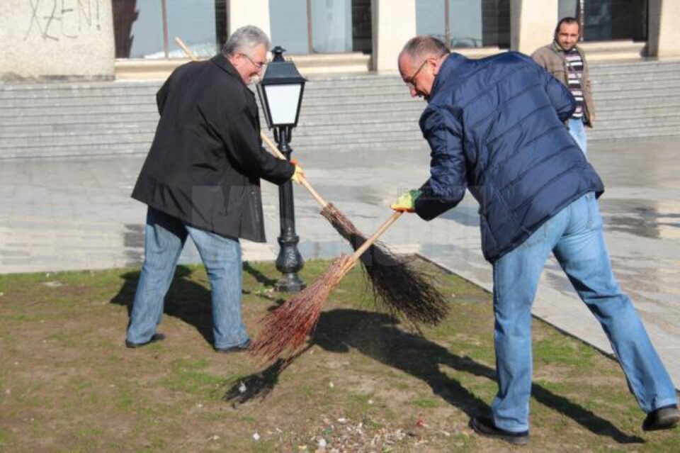 Ion Lungu și Alexandru Băișanu, împreună la măturat în centrul Sucevei