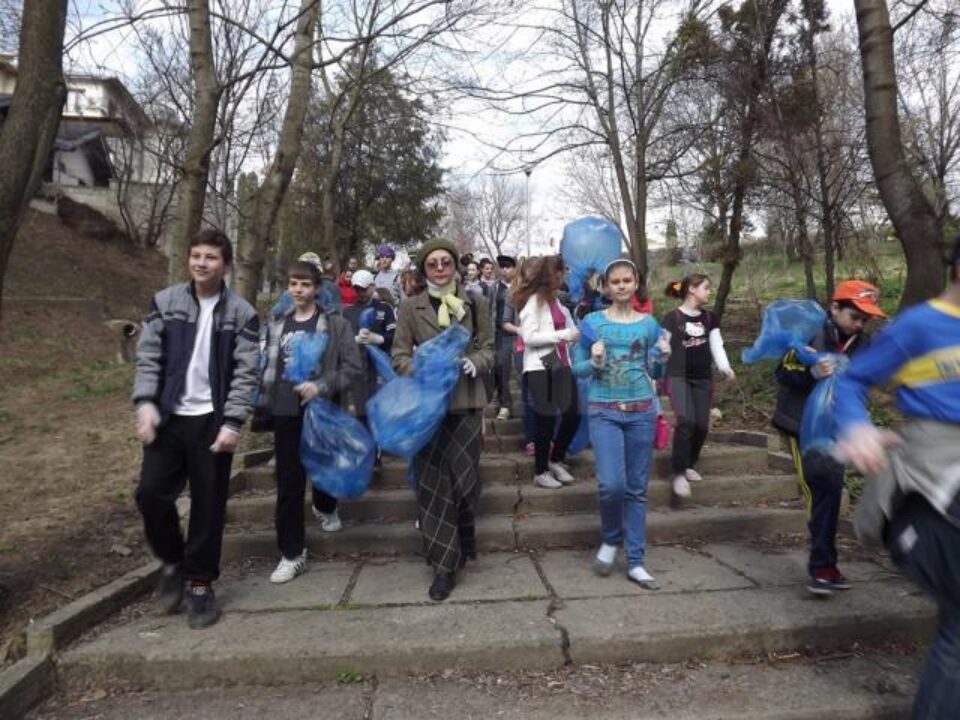 Campanie de curățenie în parcul Șipote