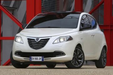 Lancia Ypsilon vine în ediția specială Versus