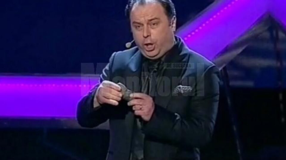 Sorin Ursan modelând chipul lui Verdi, în timp ce cânta „La donna è mobile”