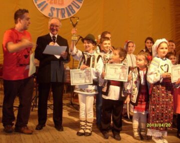 Valentin Bertea a câștigat trofeul festivalului “Cântec drag din plai străbun”