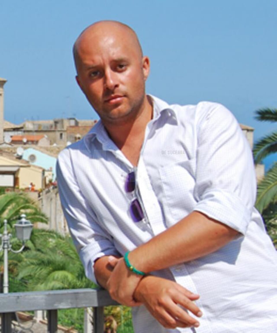 Florin Cojocaru a acționat în instanță universitatea particulară „Tibiscus” din Timișoara, cerând plata a 20.000 de lei pentru daune morale și 3.890 de euro pentru cheltuielile de întreținere