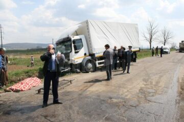 Șoferul kamikaze a murit pe loc