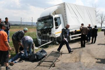 Șoferul kamikaze a murit pe loc