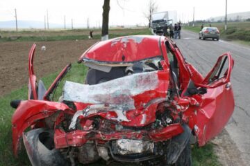 Așa arăta după impact autoturismul condus de bărbatul de 51 de ani