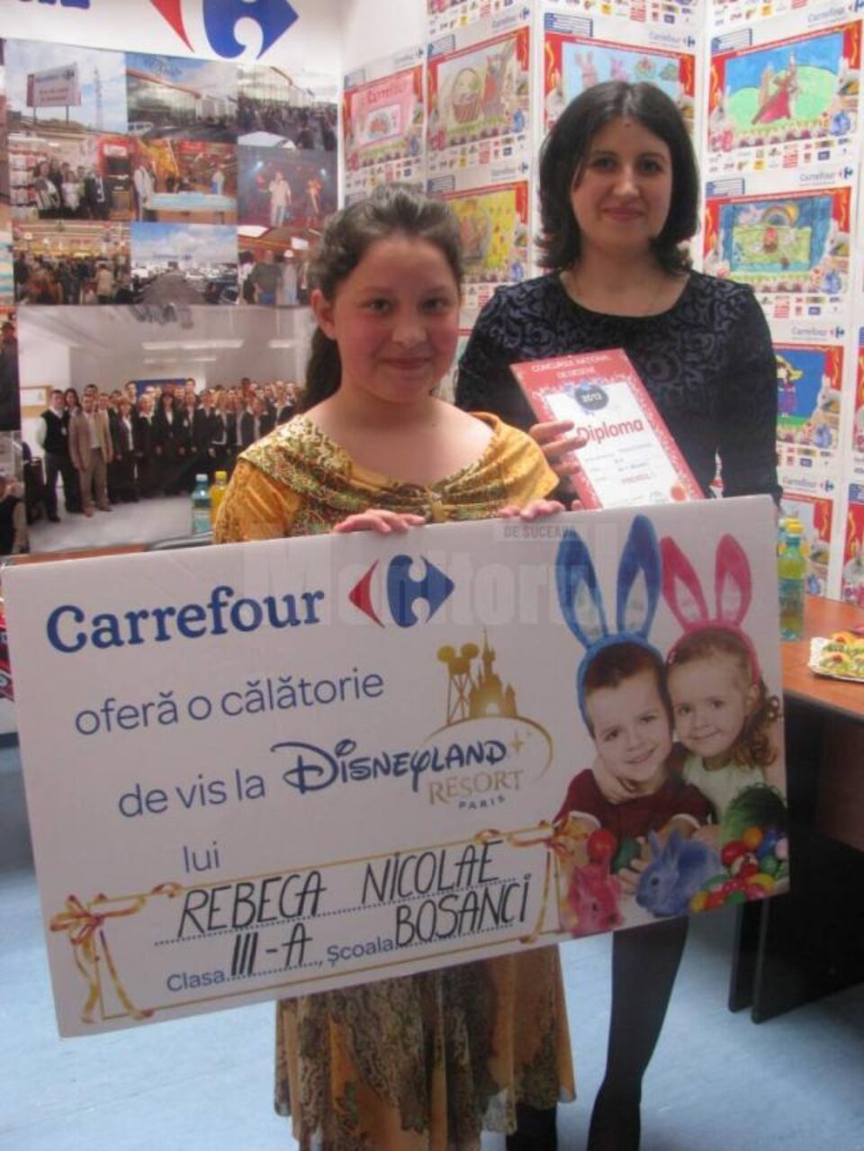 eleva câștigătore a excursiei la Disneyland Paris