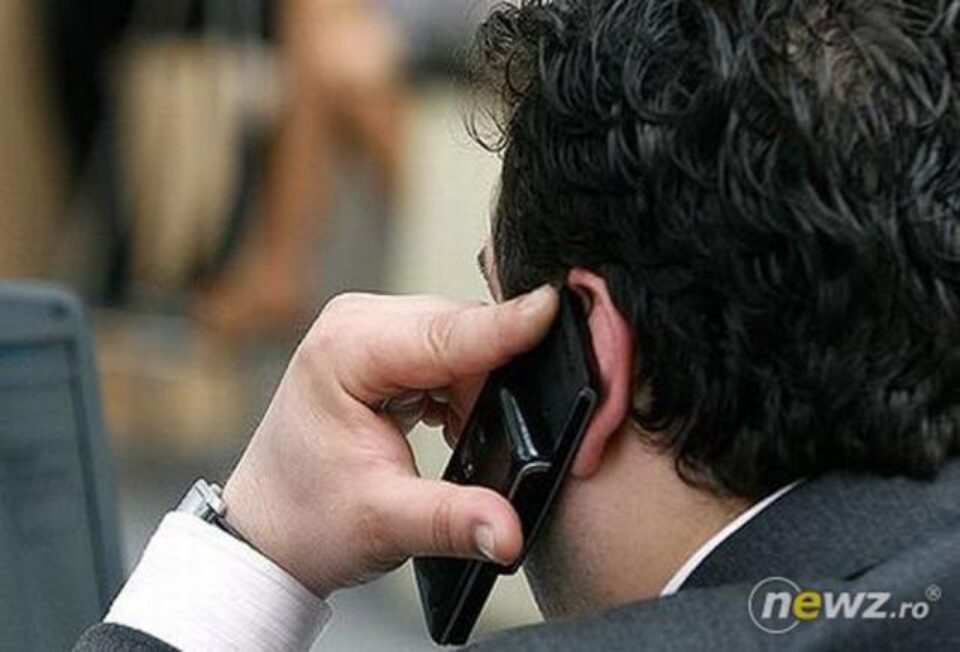 Falsul avocat i-a cerut un număr de telefon mobil și i-a spus să trimită banii urgent pe numele unui individ din municipiul Galați Falsul avocat i-a cerut un număr de telefon mobil și i-a spus să trimită banii urgent pe numele unui individ din municipiul Galați