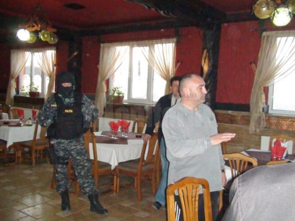 Ioan Sava, zis „Căsuță”, din Fălticeni, considerat a fi unul din capii grupării, la pensiunea sa din Spătărești