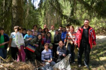 Peste 500 de puieți de arbori, plantați de elevi ai Școlii Profesionale Speciale din Câmpulung Moldovenesc
