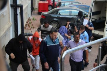 Un lot întreg de inculpați duși la arestare e trimis acasă de judecători