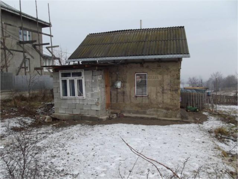 casa în care locuiește în prezent familia