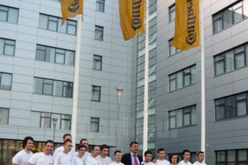 Cele patru echipe ale USV calificate în competiție, împreună cu Constantin Filote