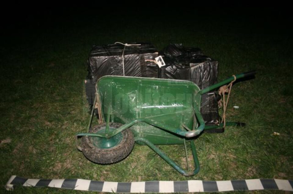Țigările au fost ridicate în vederea confiscării iar autoturismul a fost indisponibilizat