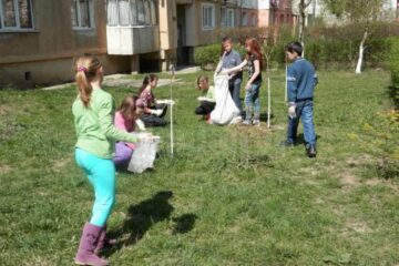 Activitate de curățenie în cartierul Obcini
