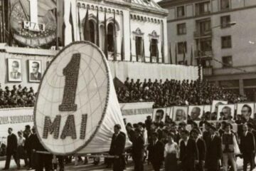 „Drapele roșii și tricolore”