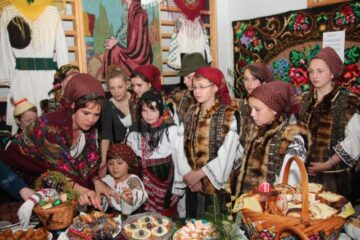 Cei mai iscusiți încondeietori de ouă, premiați la Festivalul de la Moldovița